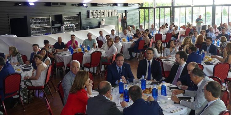 Cerca de cien empresarios asisten al desayuno sobre perspectivas de mercado en Tarancón