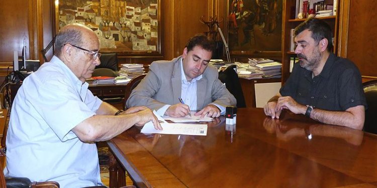 Diputación de Cuenca cede la colección de telefonía de Francisco Page a la Escuela Politécnica para su exposición permanente Diputación de Cuenca cede la colección de telefonía de Francisco Page a la Escuela Politécnica para su exposición permanente