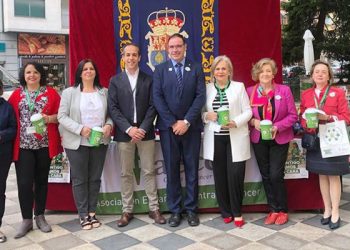 Diputación de Cuenca colabora un año más con la AECC instalando una mesa petitoria en la cuestación anual contra el cáncer