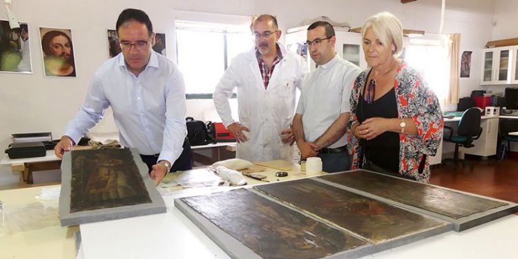 Diputación de Cuenca está acometiendo la restauración de los doce lienzos del Retablo Mayor de la Asunción de Gascueña