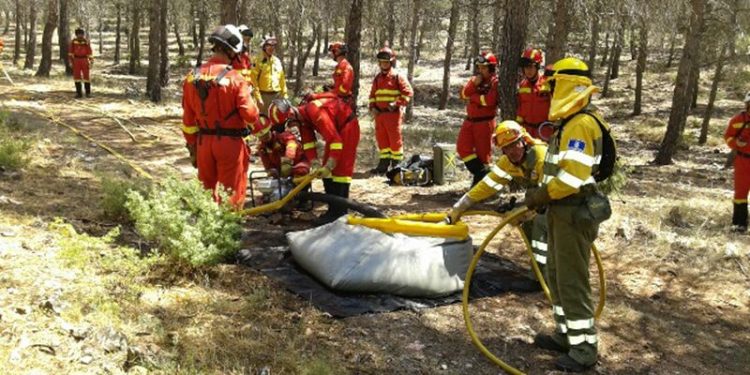 El Gobierno de Castilla-La Mancha envía cuatro medios aéreos y 12 profesionales para colaborar en la extinción del incendio forestal de Tarragona