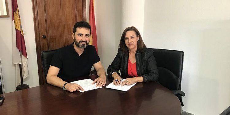 El Gobierno regional cede a El Herrumblar dos accesos de la carretera CM-3201