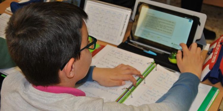 El próximo curso se triplicará el número de escolares y docentes que participan en el programa ‘Carmenta’ de uso de materiales curriculares digitales