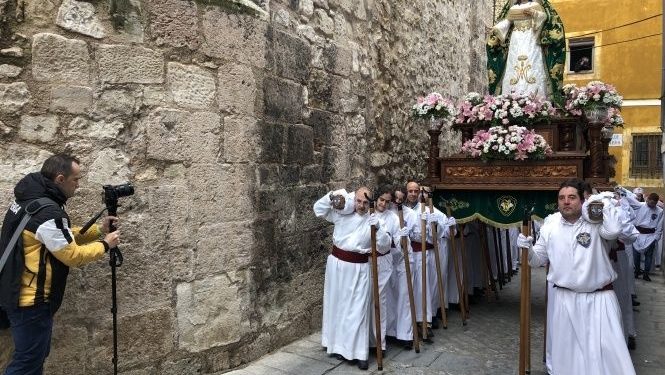 Este domingo se celebra el besamano a María Santísima del Amparo