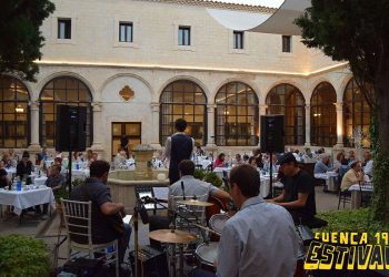 Estival Gastronómico llena de buen gusto y música el Claustro del Parador de Cuenca