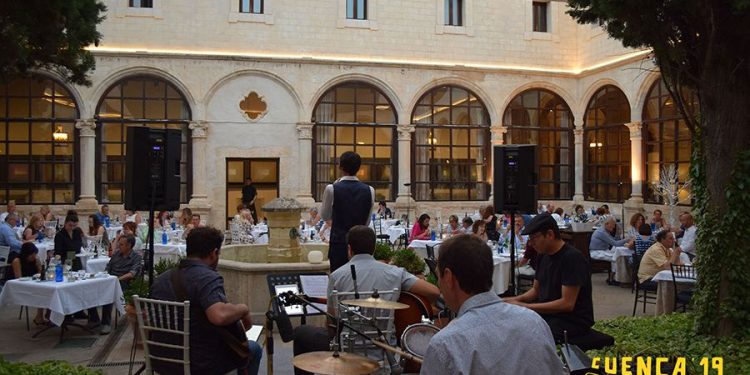Estival Gastronómico llena de buen gusto y música el Claustro del Parador de Cuenca