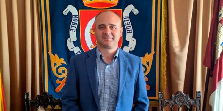 Fernando Romero destaca como hitos de su paso por la Alcaldía de Huete la refinanciación de la deuda y diferentes actuaciones en bienes patrimoniales