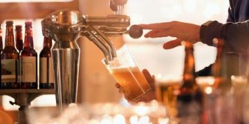 FeSMC UGT exige convenios dignos en hostelería y comercio a las patronales y llama a presionar en las negociaciones