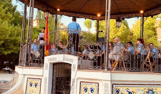Gran éxito de público en el concierto de música militar ofrecido por la banda municipal de música de Cuenca en el Día de las Fuerzas Armadas