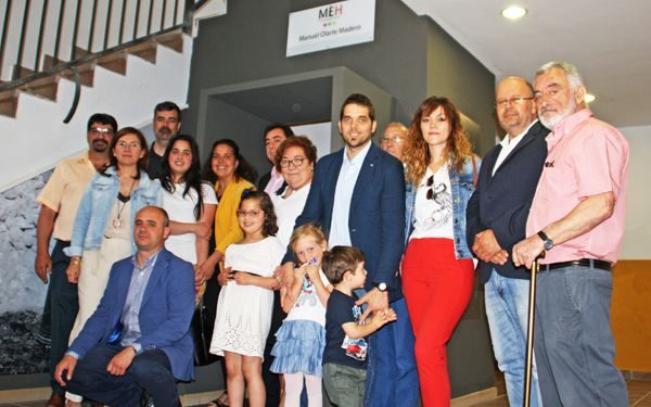 Huete homenajea a Manuel Olarte en un emotivo acto