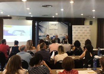 Medio centenar de empresarios de Cuenca se interesan por el registro de jornada