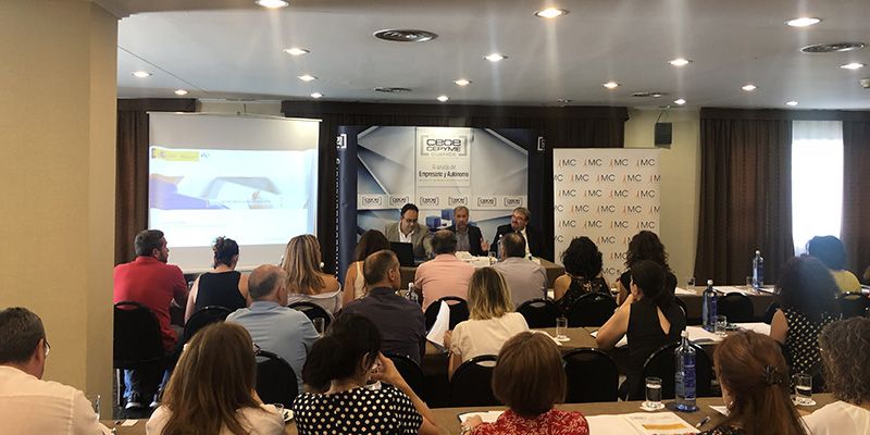 Medio centenar de empresarios de Cuenca se interesan por el registro de jornada