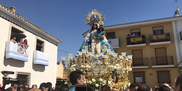 Miles de fieles arropan a la Virgen de Rus en el 50 aniversario de su Coronación