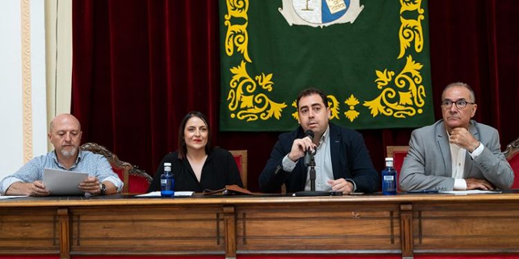 Presentado en Diputación ‘Retratos con historia’, un “libro no solo para leer, sino también para ver”