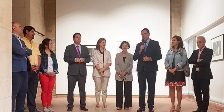 Prieto subraya la importancia de que Huete vuelva a ser sede de PHotoEspaña con la exposición de Carlos Saura