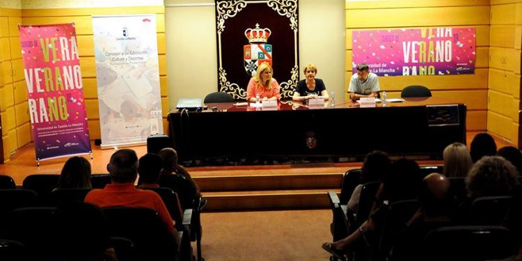 Setenta y dos docentes debaten en un curso de verano de la UCLM la actuación de contenidos de Lengua y Literatura