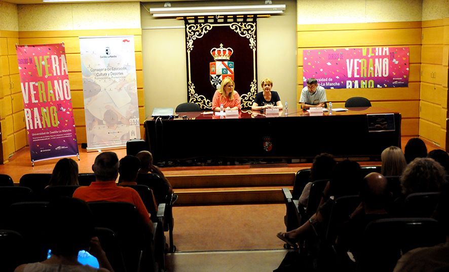 Setenta y dos docentes debaten en un curso de verano de la UCLM la actuación de contenidos de Lengua y Literatura
