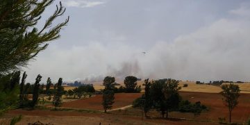 Un total de 26 medios, seis de ellos aéreos, y 96 personas luchan contra el fuego en un incendio declarado en Villar de Olalla