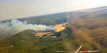 Aumentan los efectivos que luchan contra el fuego en Paracuellos a 26 medios y 110 personas