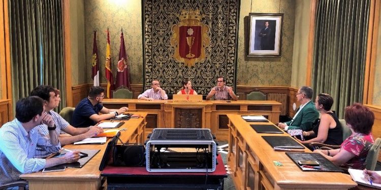 Representantes del Ayuntamiento de Cuenca se forman en el Aula de Contratación Pública de la UCLM Representantes del Ayuntamiento de Cuenca se forman en el Aula de Contratación Pública de la UCLM