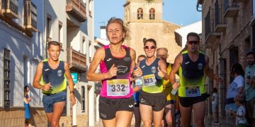 Mª Ángeles Magán y Alfonso Expósito ganan la carrera popular de Villanueva de la jara.
