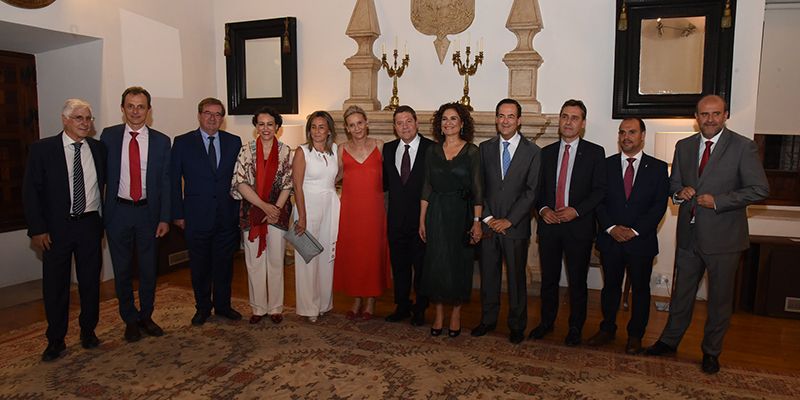 El Gobierno de España, el Parlamento regional y el Poder Judicial trasladan su voluntad de colaboración institucional al presidente García-Page