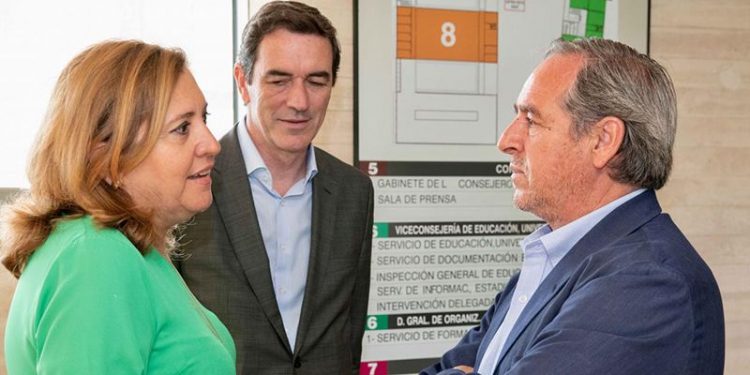 El Gobierno regional traslada a CECAM la necesidad de seguir colaborando para conseguir que formación y empleo vayan de la mano