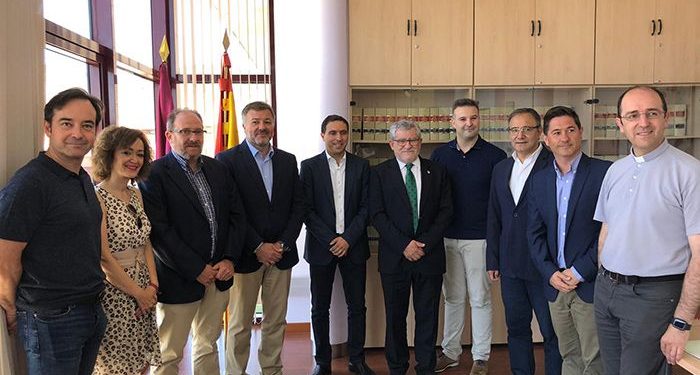 El Patronato de la Semana de Música Religiosa de Cuenca recibe a los nuevos patronos, el acalde de Cuenca y el presidente de la Diputación