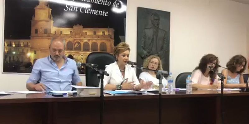 El Pleno del Ayuntamiento de San Clemente aprueba la dedicación exclusiva de la alcaldesa y las retribuciones de los concejales
