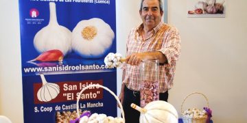 La mayor cooperativa de ajos del mundo denuncia que el impago de la Junta de las subvenciones europeas a los agricultores pone en dificultades al sector del ajo