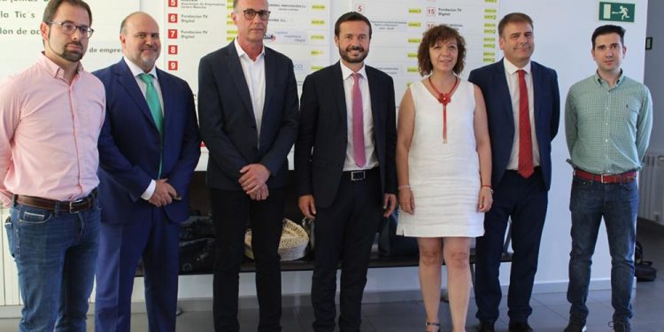 La Junta apuesta por la extensión de la banda ancha como motor de desarrollo del medio rural
