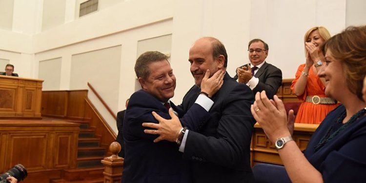 Page es elegido presidente de Castilla-La Mancha por mayoría absoluta en las Cortes