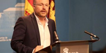 Ruiz denuncia que PSOE y PP solo se pongan de acuerdo “para los asuntos que les interesan a ellos y a sus colegas”