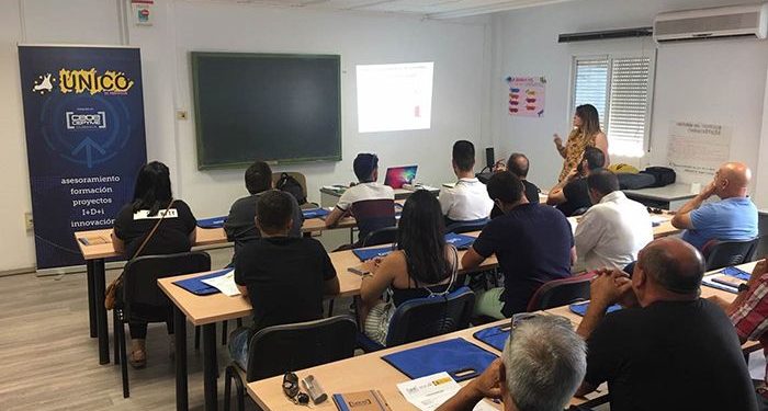 Un total de 16 alumnos se forman en un curso de carretilla elevadora en El Provencio