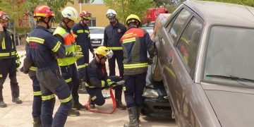 Una veintena de bomberos de Castilla-La Mancha se forman en un curso sobre técnicas de intervención en accidentes de tráfico