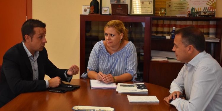 El Gobierno regional traslada a la empresa Mercadona las líneas de ayudas a la contratación de personal con las que cuenta Castilla-La Mancha