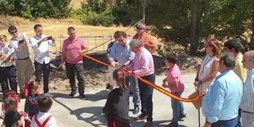 El Ayuntamiento de Huete realiza varias mejoras en Caracenilla y el alcalde pedáneo pavimenta la calle Boleo