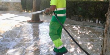 El Ayuntamiento de Tarancón y FCC realizan un plan especial de limpieza en Tarancón