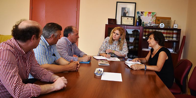 El Gobierno regional y el Ayuntamiento de Puebla de Almenara abordan las necesidades en materia de infraestructuras del municipio