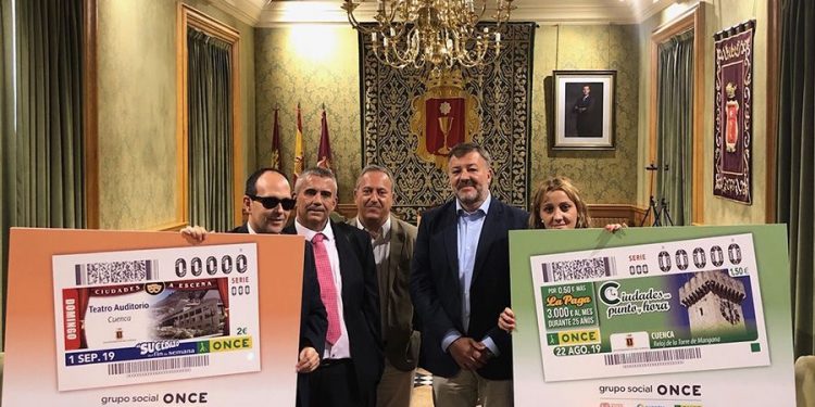El reloj de la Torre de Mangana y el Teatro Auditorio lucirán en sendos cupones de la ONCE