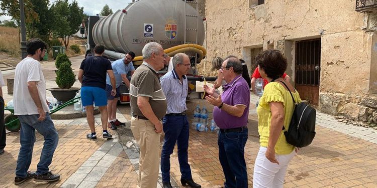 La Diputación de Cuenca abastece con más de un millón de litros de agua potable a varios pueblos de la provincia durante estos días de agosto
