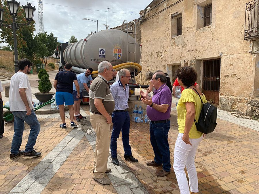 La Diputación de Cuenca abastece con más de un millón de litros de agua potable a varios pueblos de la provincia durante estos días de agosto