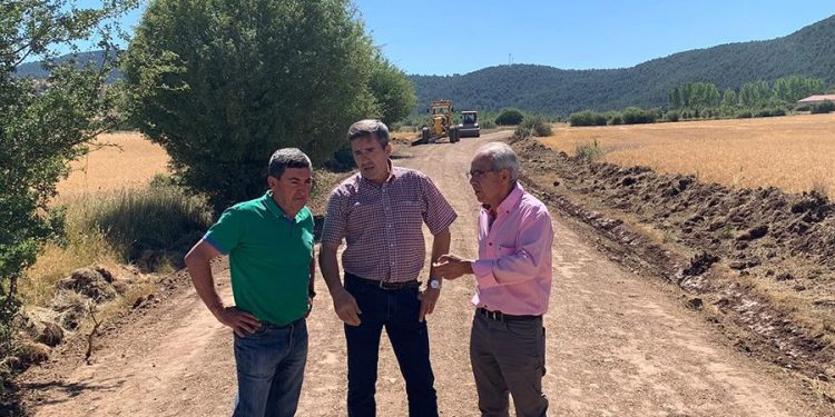 La Diputación de Cuenca y la Junta continúan con la rehabilitación de los caminos en la Serranía Alta