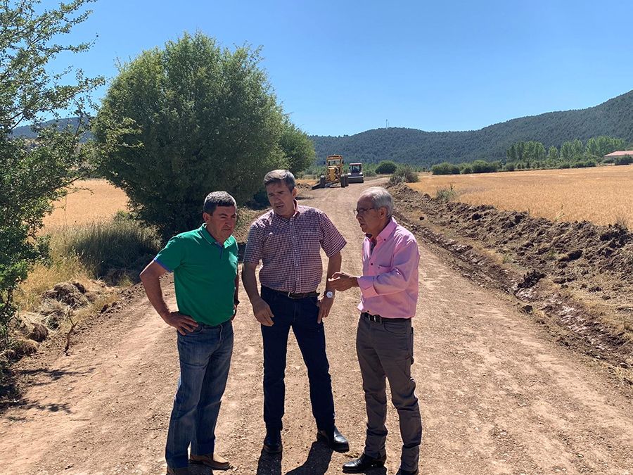 La Diputación de Cuenca y Junta continúan con la rehabilitación de los caminos en la Serranía Alta