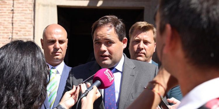 Núñez reclama una bajada generalizada de impuestos en la región al estilo de la que propone Díaz Ayuso en Madrid para evitar la huida de empresas y capitales