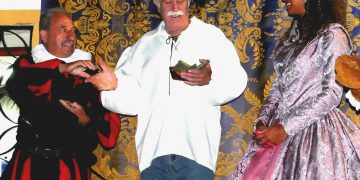 Antonio Pérez Henares en las Jornadas de los Tercios en Huélamo. Me enorgullezco de que celebremos páginas de nuestra historia porque, eso, no se estila.