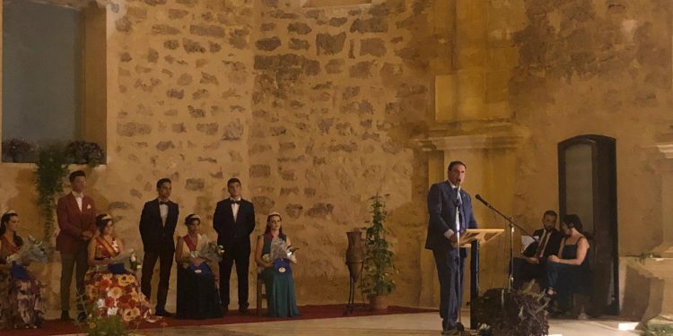Prieto pregona las fiestas de Villaescusa en el convento de los Dominicos “espero verlo convertido pronto en el Centro de Interpretación de la Historia de la Provincia”