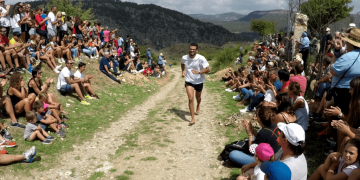 Huélamo. La Joya. Kilómetro y medio corriendo descalzos y en paños menores por un camino de cabras