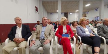 Vicente Reyes (Fiestas del Cristo de la Luz en Chillarón). No me da vergüenza decirlo. Fui a la Diputación y me dio el presidente 120.000 euros. Y se lo agradezco. El alcalde que no pide, ni es alcalde ni es ná