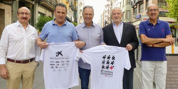 Caparrós da a conocer la camiseta de la VIII Carrera Solidaria de Cruz Roja Cuenca Caparrós da a conocer la camiseta de la VIII Carrera Solidaria de Cruz Roja Cuenca